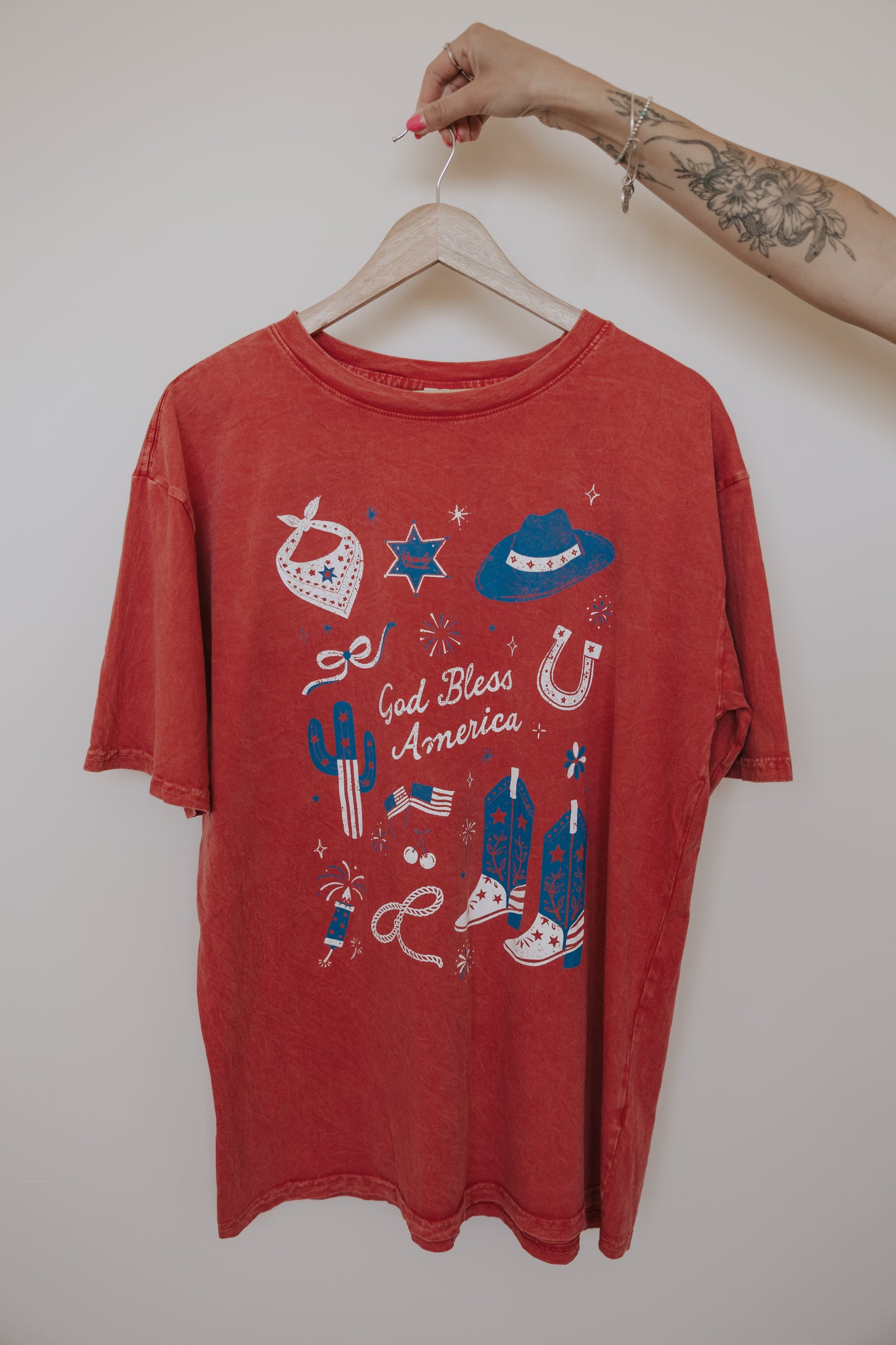 GOD BLESS AMERICA GRAPHIC TEE