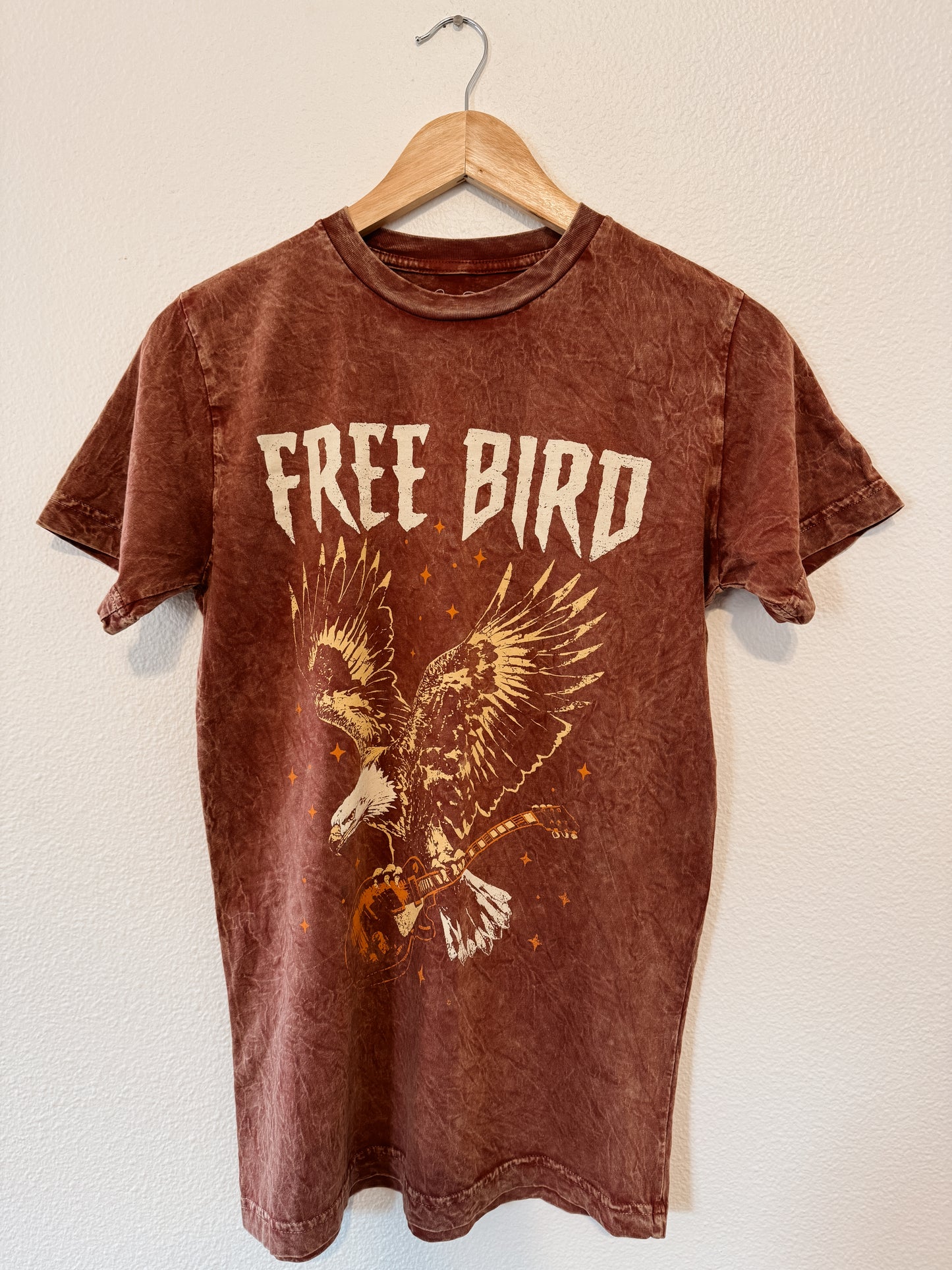 FREE BIRD GRAPHIC TEE