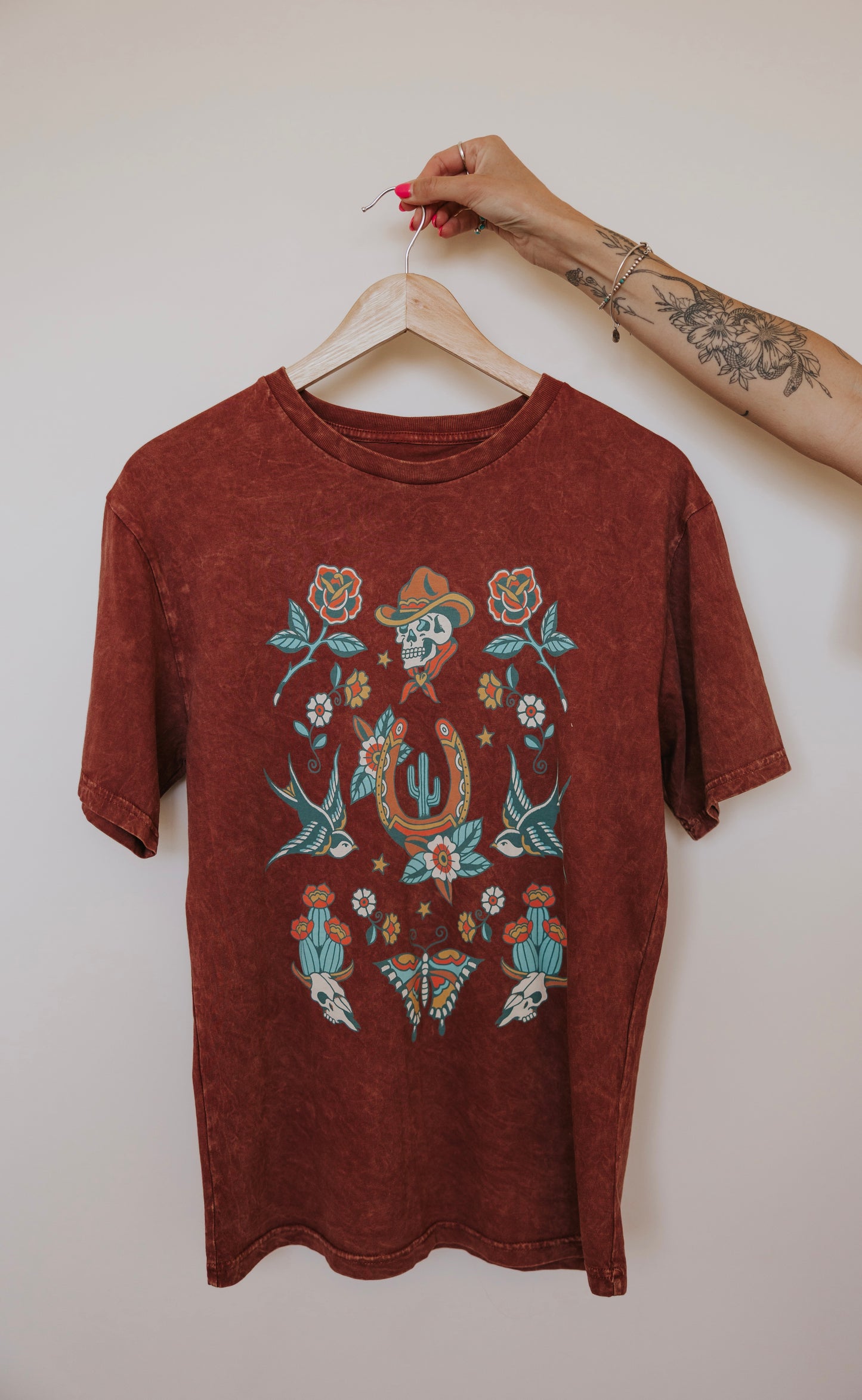 RUST & ROSES GRAPHIC TEE