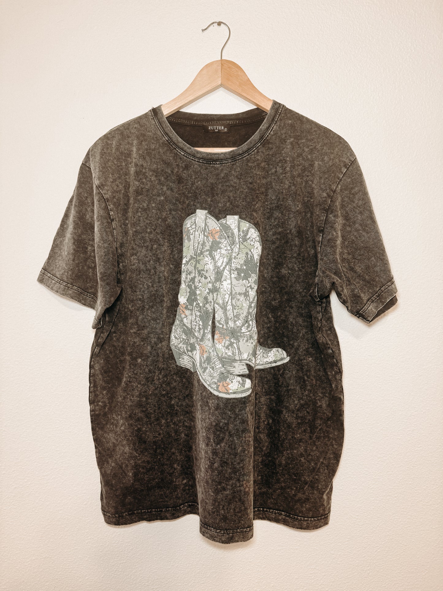 CAMO BOOT TEE